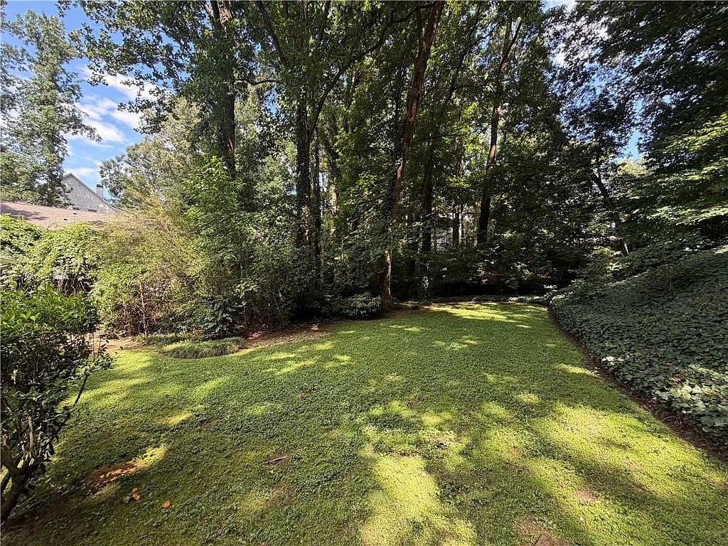 3 bed, 2.0 bath, 3022 sqft, $4,300 — Photo 3