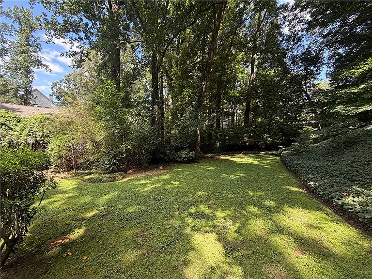 6651 Castleton Dr — Photo 4