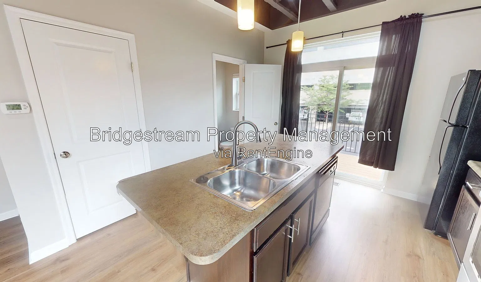 2 bed, 1.5 bath, 1216 sqft, $2,095 — Photo 4
