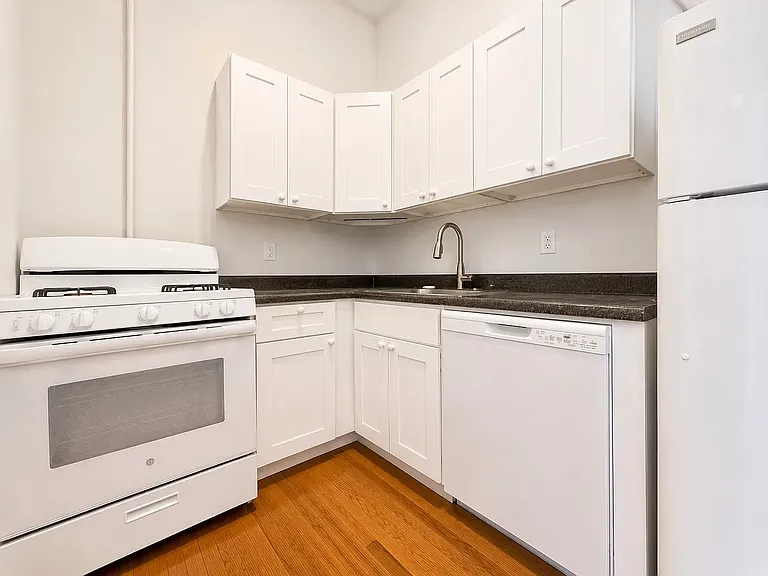 248 McKibbin St #3L — Photo 3