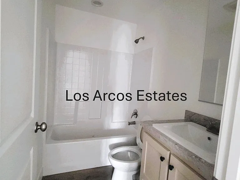 650 E Busby Dr #F — Photo 7