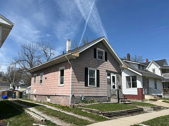 3rd image of 1013 17th St NE