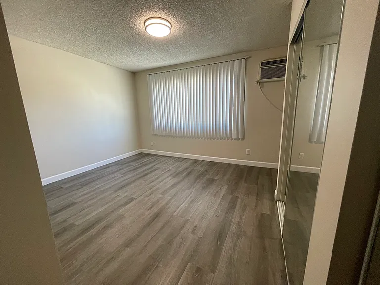8800 Cedros Ave — Photo 9