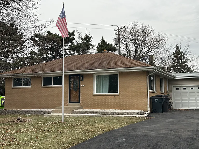 7637 W Allerton Ave — Photo 2