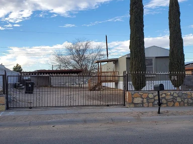 214 Colorado Dr — Photo 1