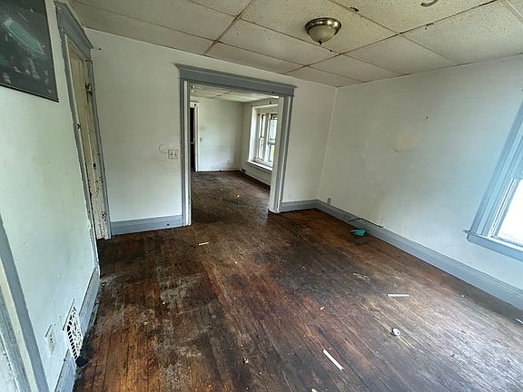 4th image of 4 New York St #2