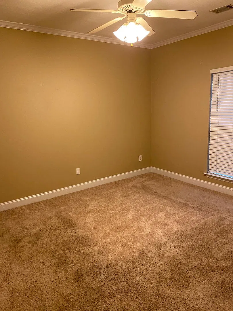 Available Soon 3 bedroom 3 bathroom end unit in Reed Creek Villa — Photo 4