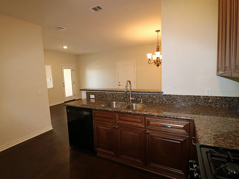 Santa Barbara Luxury Apartment Homes — Photo 24