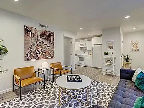 3rd image of 511 NW 29th St APT 8