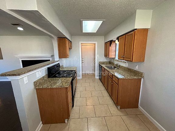 3rd image of 2939 Longmeade Dr