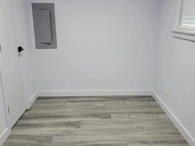 small extra room (office)