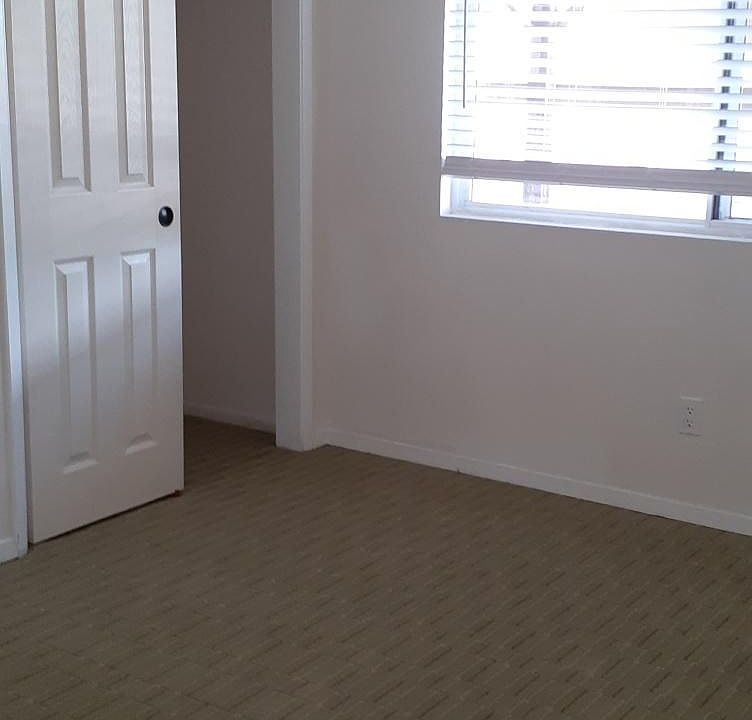 1st image of 4827 Lamont St