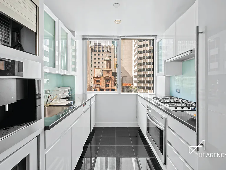 60 E 55th St #19A — Photo 5
