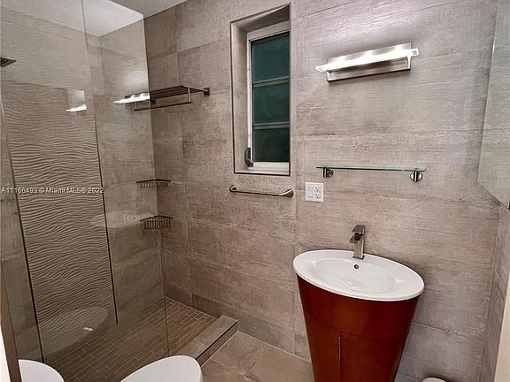 3rd image of 1569 Euclid Ave APT 1