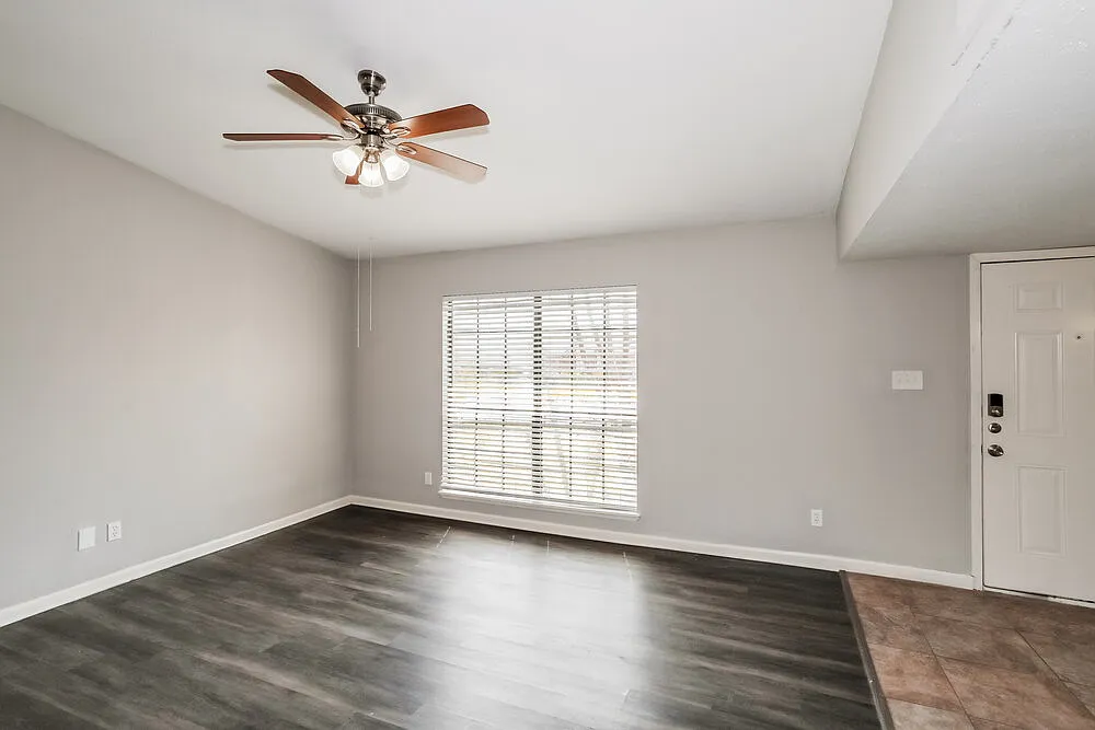 3 bed, 2.0 bath, 1512 sqft, $2,570 — Photo 4