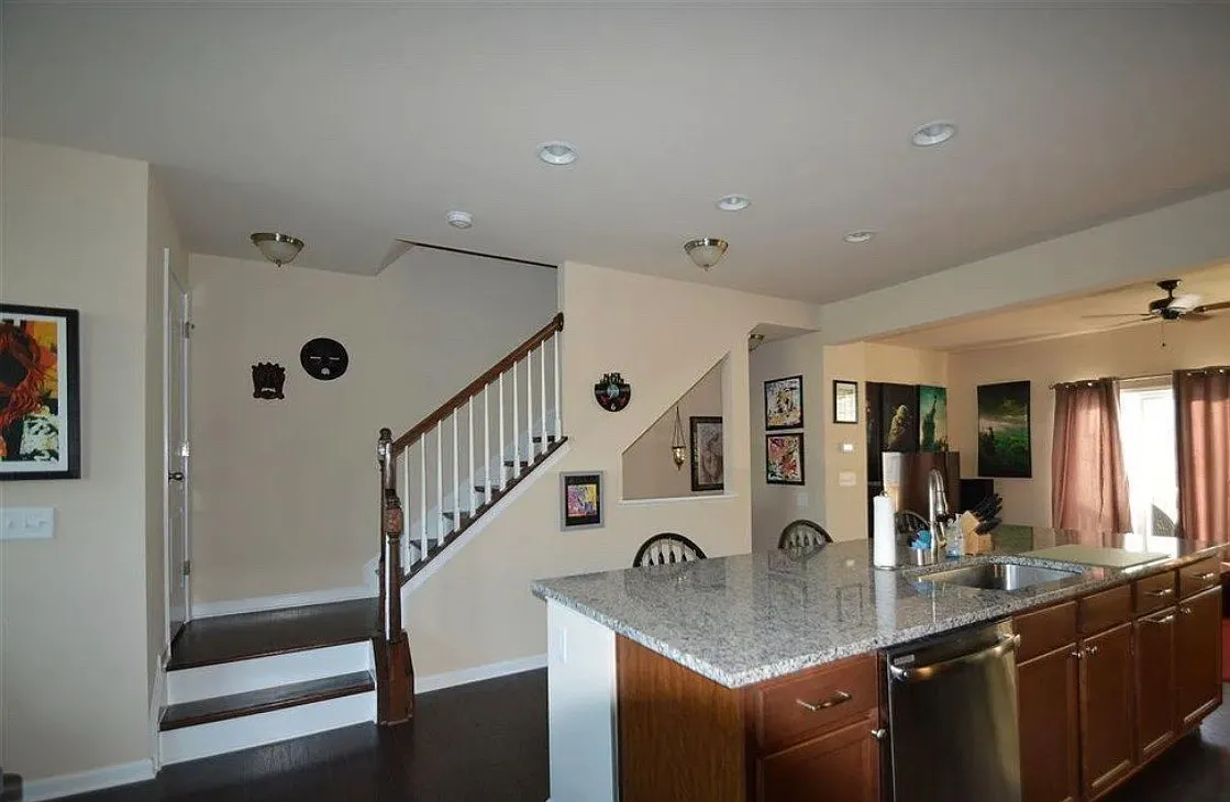 3 bed, 3.5 bath, 1700 sqft, $1,897 — Photo 3