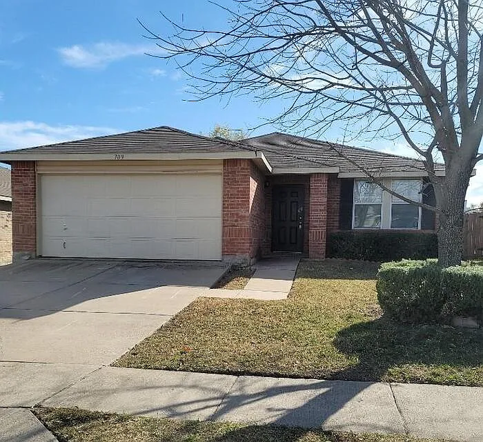 3 bed, 2.0 bath, 1868 sqft, $1,925 — Photo 1
