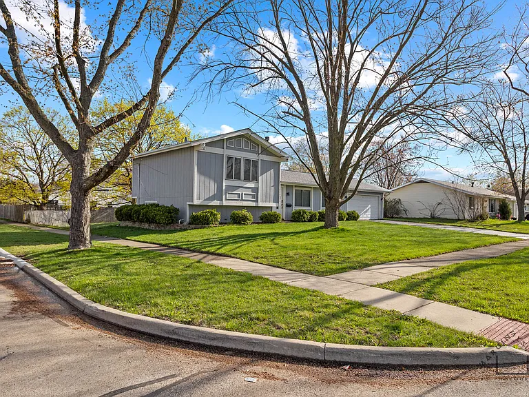 1646 Garland Ln — Photo 2