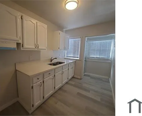 1650 W 38th St #A — Photo 1
