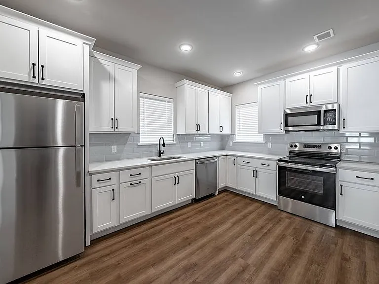 30 Excelsior Ave #FLAT — Photo 1
