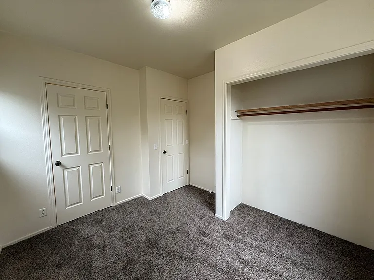 1133 Irvington Dr — Photo 13