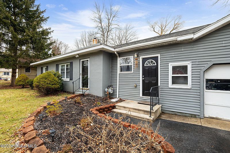 3rd image of 210 Hetcheltown Road