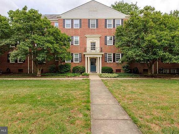 2nd image of 6725 W Wakefield Dr APT C2