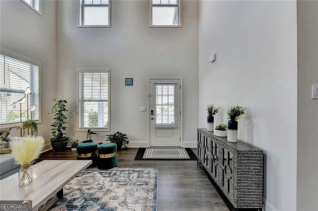 5 bed, 3798 sqft, $3,200 — Photo 2