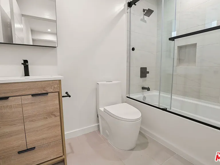 2135 S Longwood Ave #1/2 — Photo 17