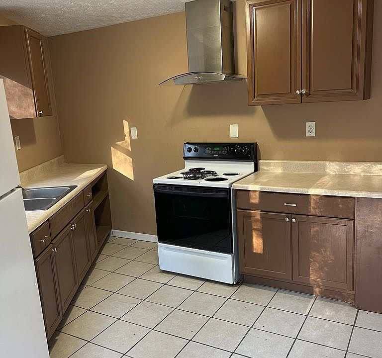 2nd image of 707 12th Ct APT C