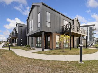 9352 S Alder Pl #101, Oak Creek, WI