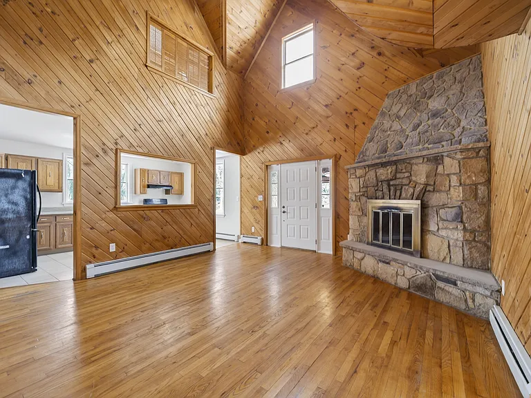 Great room with vaulted ceilings