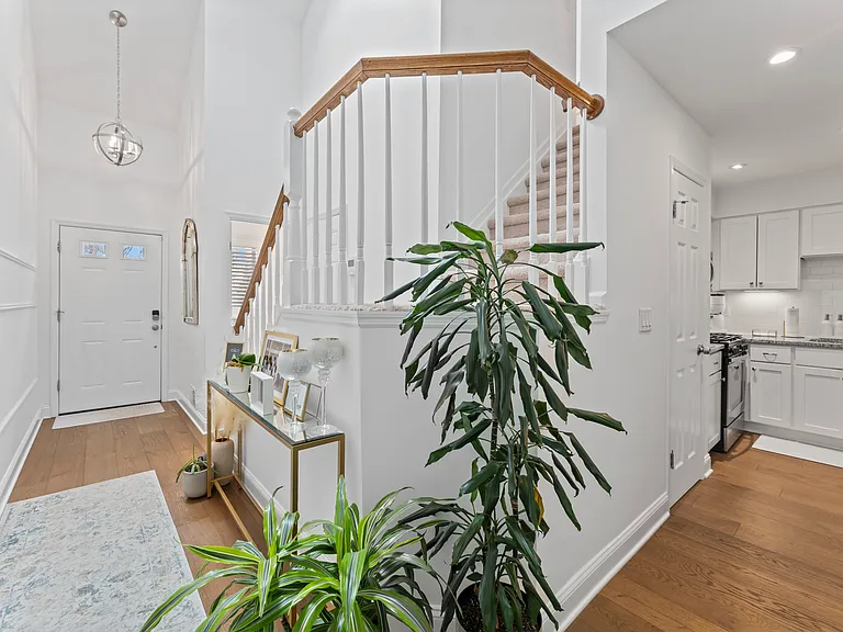 142 Shore Dr — Photo 11