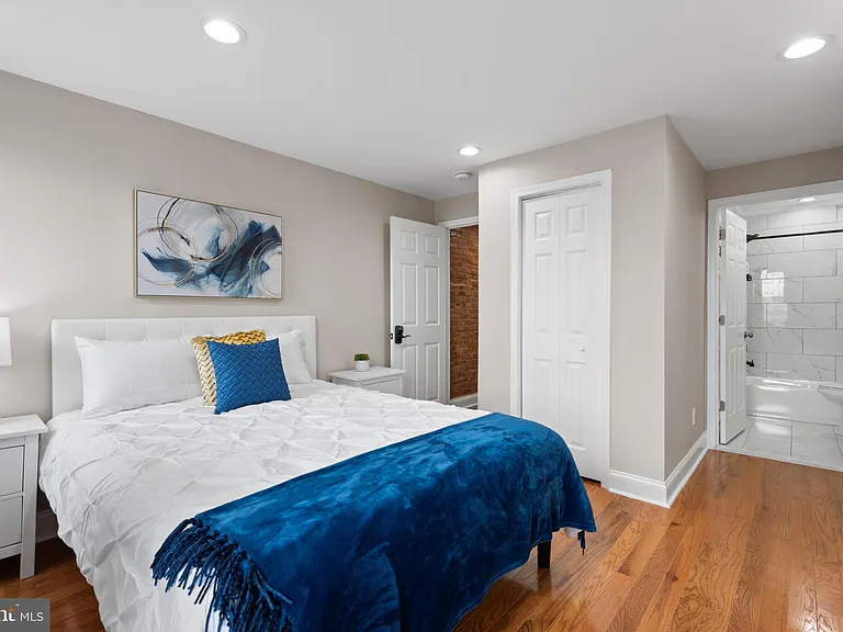 2235 E Chase St — Photo 37