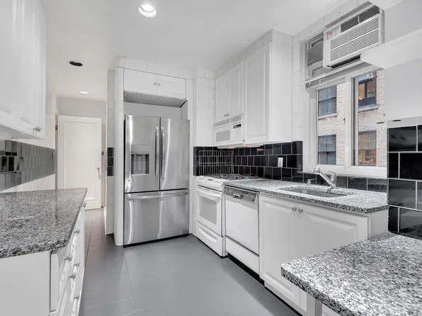 1105 Park Avenue image 1 of 9