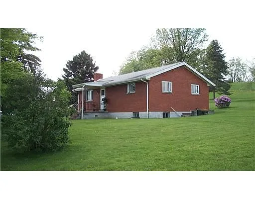443 Constitution St photo 1