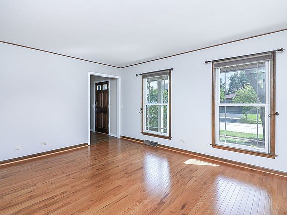 3rd image of 1573 Marquette Ave