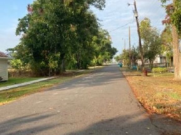 Exterior Neighborhood (street photo)