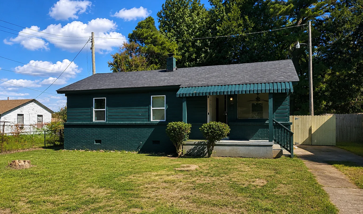 3 bed, $1,300 — Photo 1