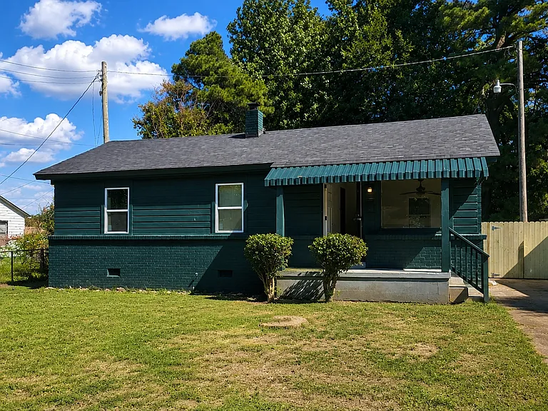 750 Lester St — Photo 1