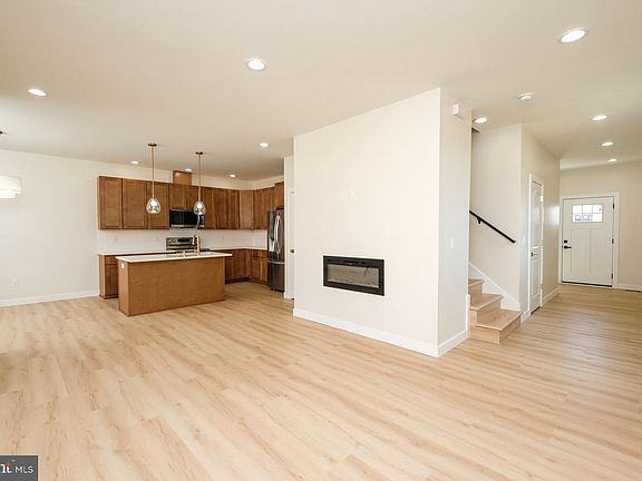 4th image of 10233 Dalmatian Dr