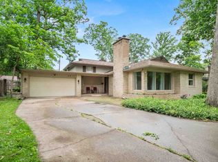 2915 Woodstock Ct, Fort Wayne, IN 46815