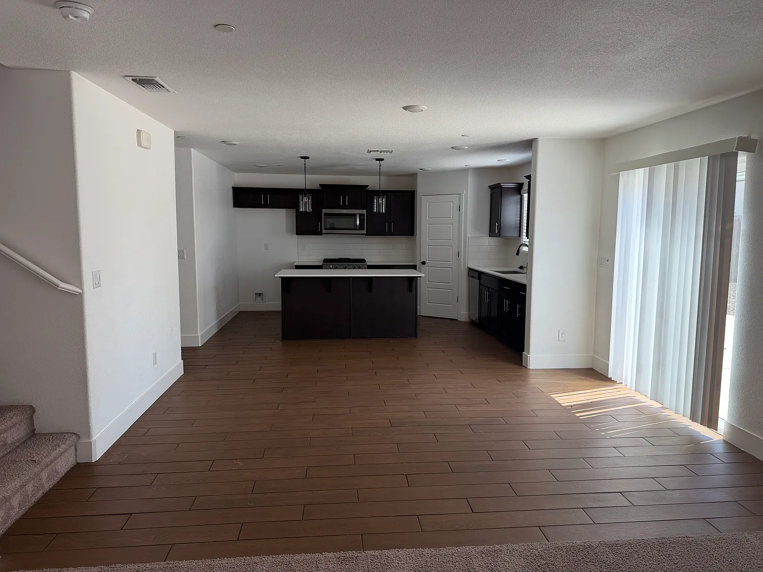 4 bed, 2.5 bath, 2300 sqft, $2,250 — Photo 3