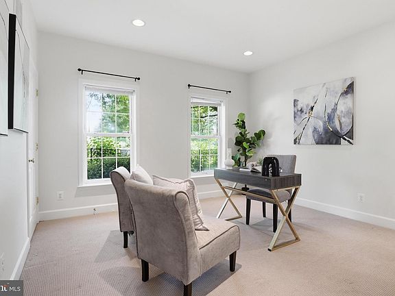 3rd image of 2409 Huntington Park Dr