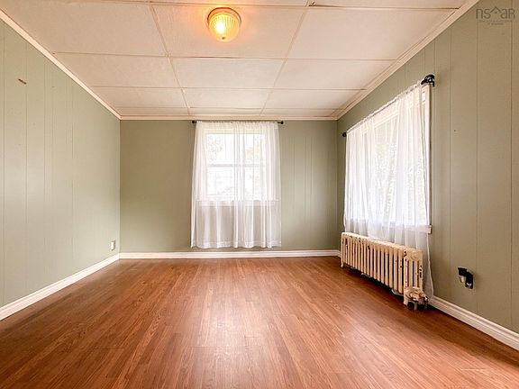 8th image of 379 Ripley St