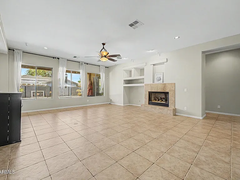1902 E Desert Ln — Photo 10