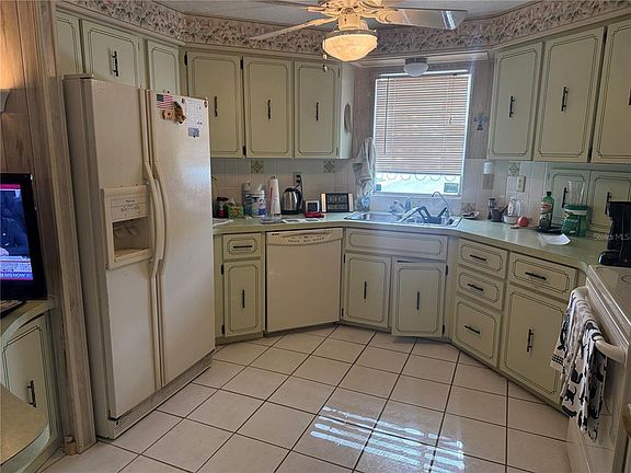 2nd image of 5640 Forsythia Rd