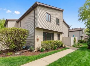 270 E Woodlawn Rd #270, New Lenox, IL 60451