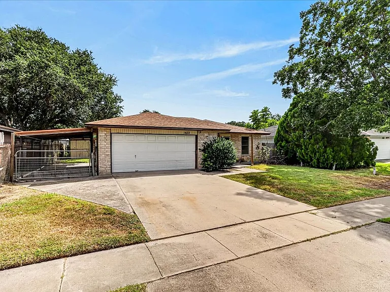 1622 La Joya St — Photo 2