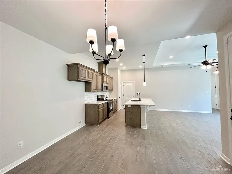 10229 N 15th St — Photo 3